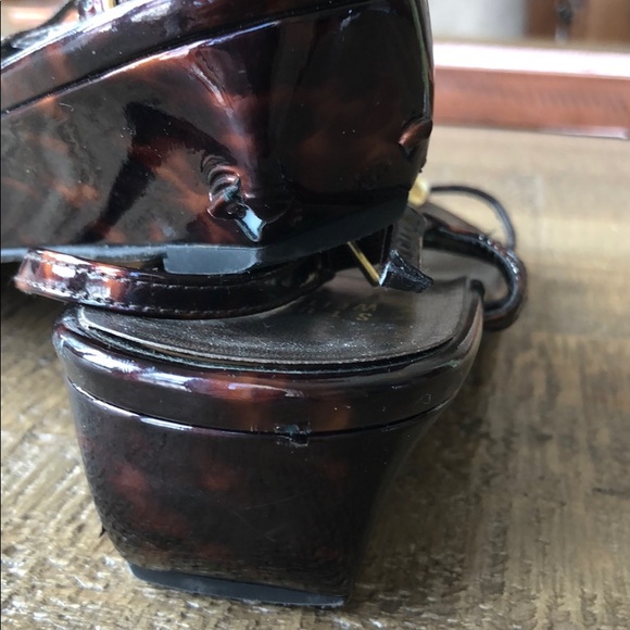 STUART WEITZMAN Turtle Shell Sandals - Picture 4 of 5